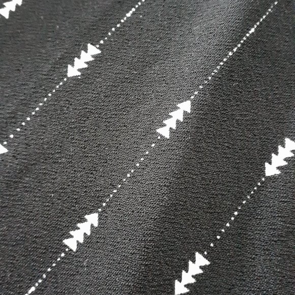 Black blouse with arrow print - Picture 4 of 4